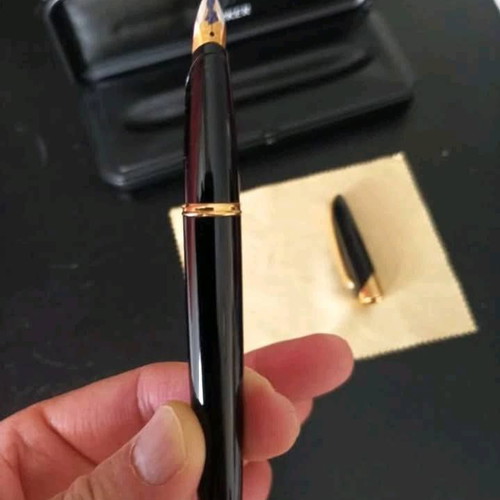Parker Ellipse Thick Lacquer Fountain Pen 18K 750 Gold M Medium Nib New