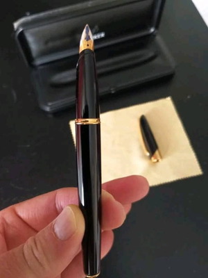 Parker Ellipse Thick Lacquer Fountain Pen 18K 750 Gold M Medium Nib New