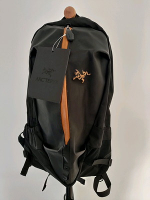 Arc'teryx Arro 22 backpack new, black