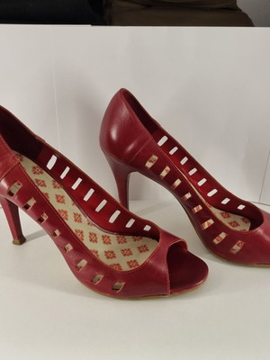 Colcci red leather women's pumps like new, size 40
