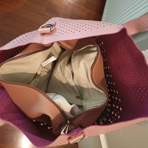 Pink crossbody shoulder bag made of leatherette like new with inner pouch