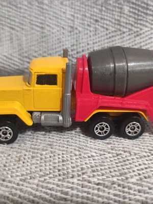 Majorette toy cement mixer used, 8.5cm