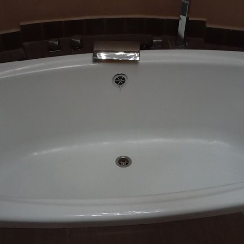 Oval bathtub like new, dimensions 157.5x79.5 cm