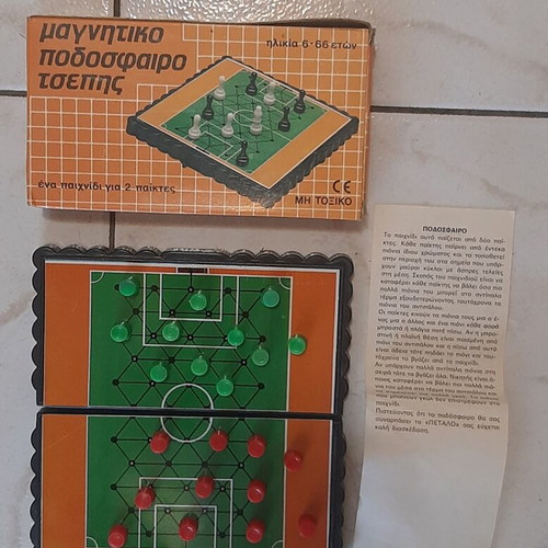 Vintage Magnetic Pocket Football Game Petalo like new