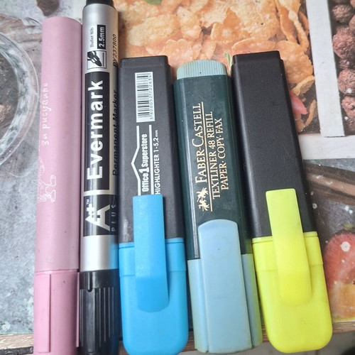 Marker set like new, pack of 4