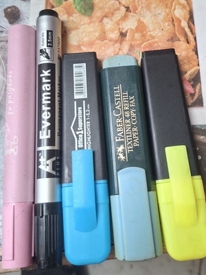 Marker set like new, pack of 4