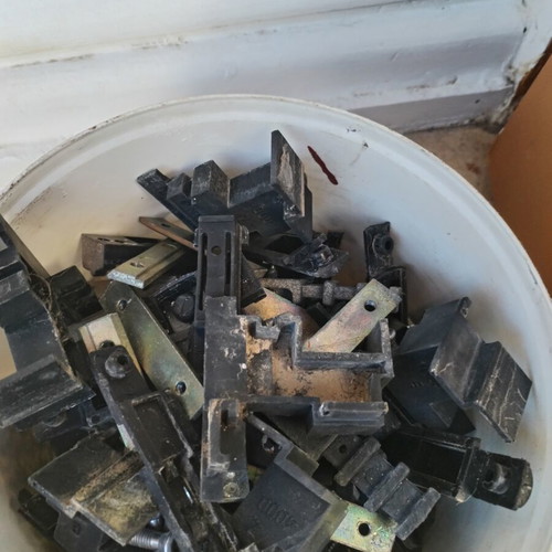 Aluminum hinges like new, 20 large and 23 small with screws and plastic