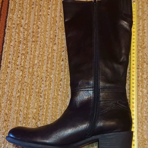 Dasia boots black, like new, size 40