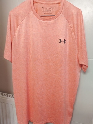 Under Armour αθλητικό T shirt σαν καινούργιο, μέγεθος M, κόκκινο πορτοκαλί