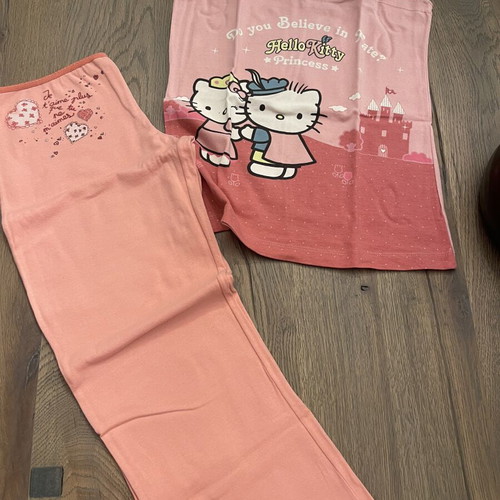 Oysho pink camisole and capri pants