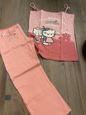 Oysho pink camisole and capri pants