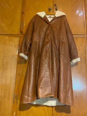 Leather coat with fur lining and hood like new, beige, size L