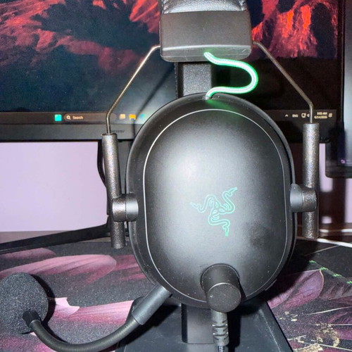 Razer Blackshark V2 Gaming Headset used with USB sound card wired
