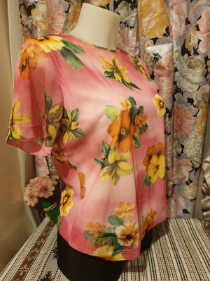 Floral T-shirt used, with transparency and inner lining, size M