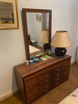 Vintage έπιπλο κρεβατοκάμαρας με καθρέπτη και συρταριέρα σαν καινούργιο