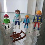 Playmobil οικογένεια χειμώνας με χιόνια και έλκηθρο