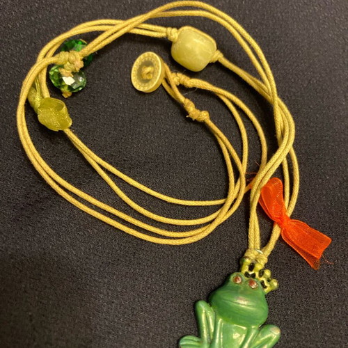 Necklace "Kiss Your Frog" like new, green and yellow