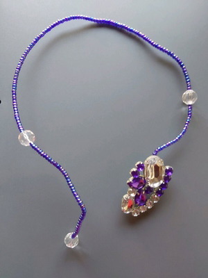 Women's necklace new, wire with beads and strass