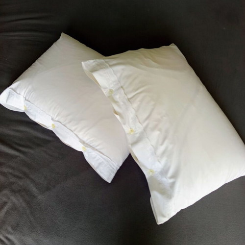 Set of 2 vintage white cotton pillowcases with lace like new