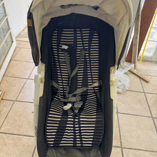 Baby stroller used with minor wear and removable basket