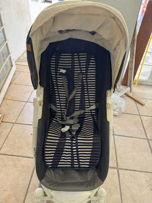 Baby stroller used with minor wear and removable basket