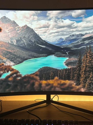 Samsung UR59C 32" Curved 4K UHD Monitor σαν καινούργιο