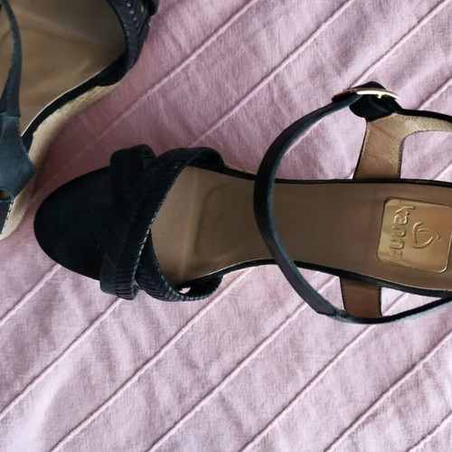 Hanna leather platform sandals size 39 black like new, almost unused