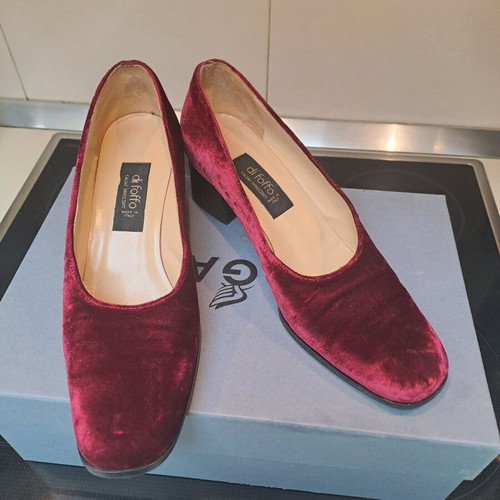 Velvet pumps used, size 38, burgundy color