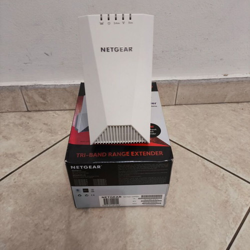 Netgear Nighthawk X4S AC2200 Tri-band WiFi Range Extender like new