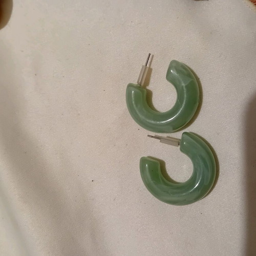 Earrings in green color like new, very light