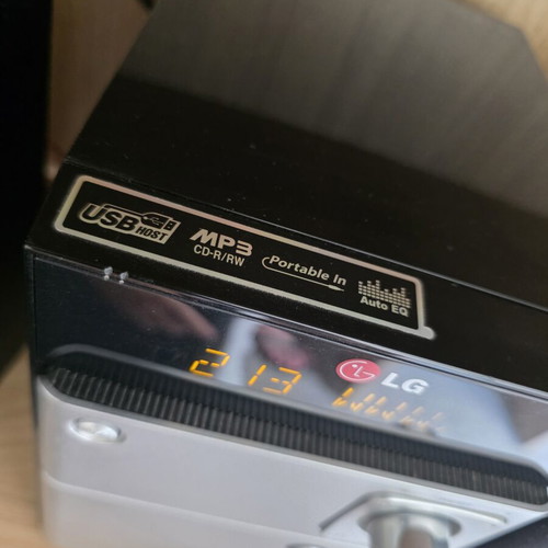LG CM1530 USB Micro Hi-Fi System like new, 10 watt