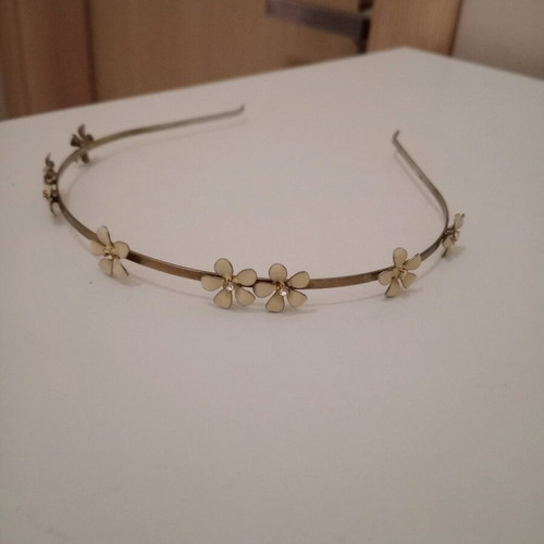 Hairband used with silver flowers