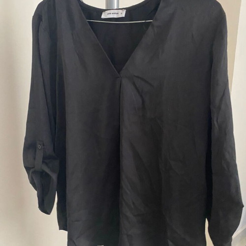 Black V-neck blouse Pink Woman size M like new