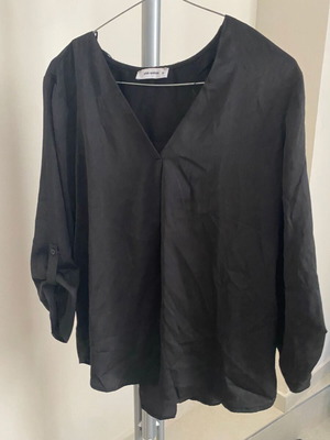 Black V-neck blouse Pink Woman size M like new