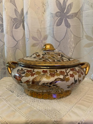 Vintage Chinese porcelain Satsuma vase with lid like new
