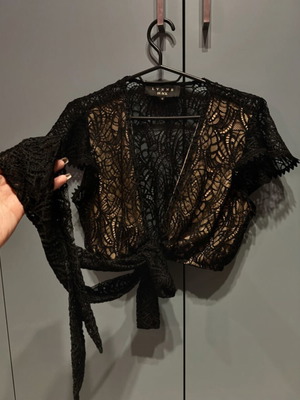 Lynne crop top new with lace tie black and beige size M