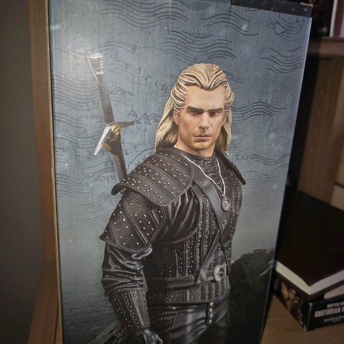 Dark Horse Geralt of Rivia Witcher Netflix Season 1 statue like new