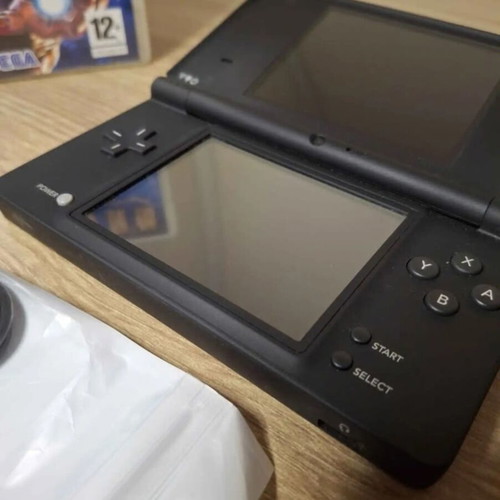 Nintendo DSi Black like new with IronMan DS game and USB charger