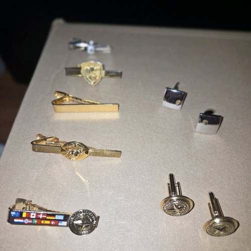 Tie Clips and Cufflinks set like new, 5 tie clips and 2 cufflink sets