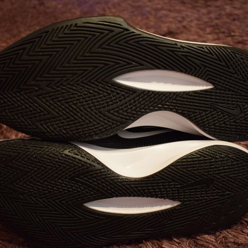 Nike Precision 5 sports shoes like new, size 45.5, black and white