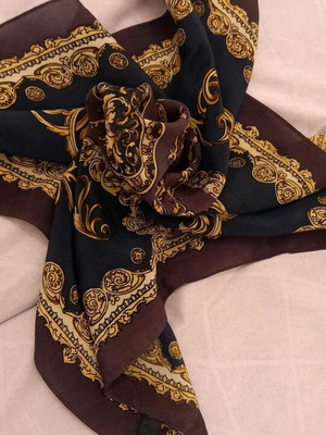 Silk scarf like new, black multicolor 50×50