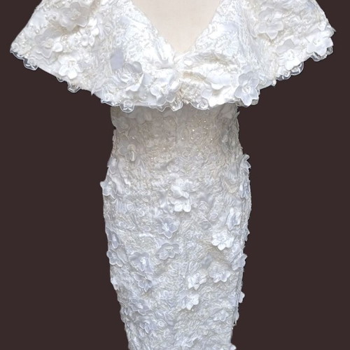 Kipour wedding dress with embossed lace hand-sewn like new