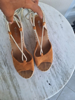 Mustard low platform sandals size 41 like new