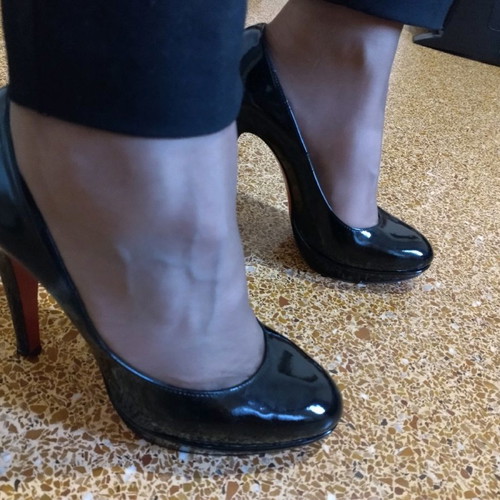 Patent leather pumps used size 37, leather with red sole