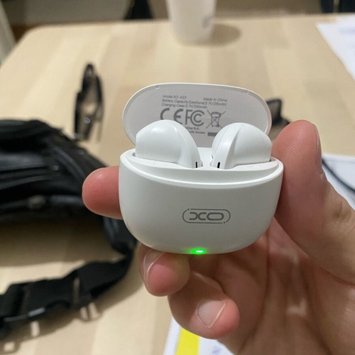 XO X33 Bluetooth handsfree earbuds with charging case white new