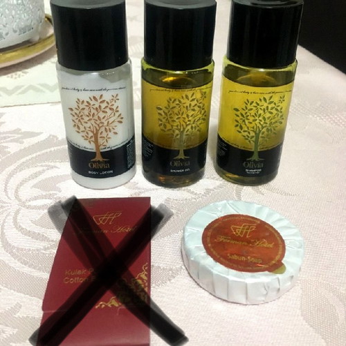 Olivia travel set new