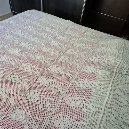 Handmade crocheted blanket like new 210×200