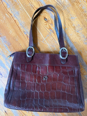 Leather vintage shoulder bag used with silver metal details brown