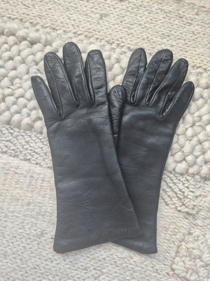Leather gloves new, size S/M, black