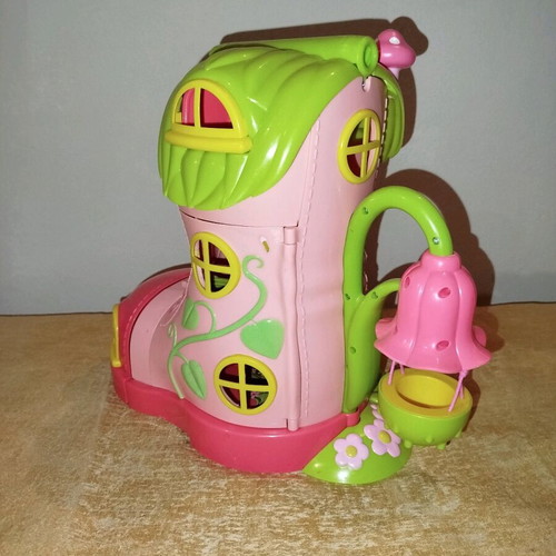Boot house with minor defects and box